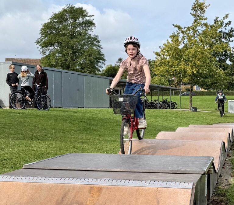 Ørstedskolens elever ønskede mere cykling – og fik undervisning af Danmarks bedste BMX-kører